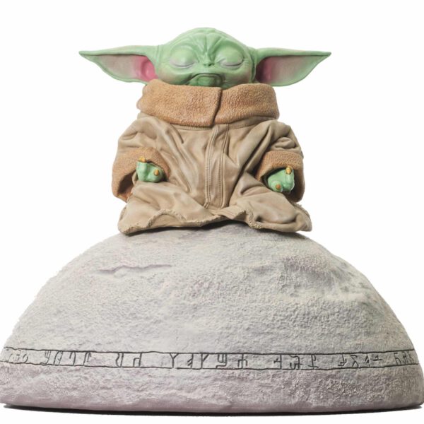 *Figura diamond select toys star wars the mandalorian grogu on seein stone 1 - 6 escala milestones statue