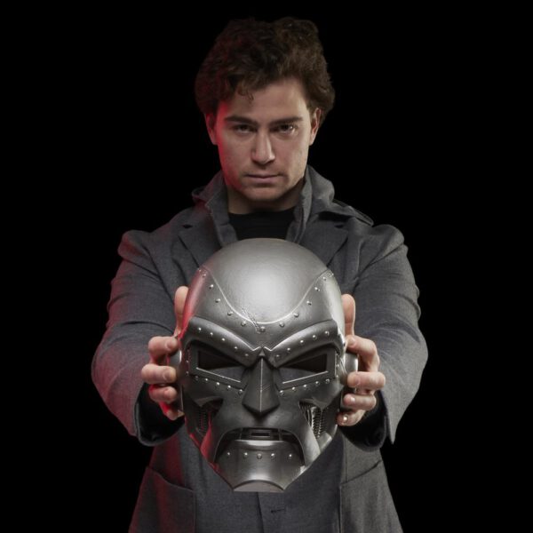 *Casco premium roleplay hasbro marvel legends series doctor muerte